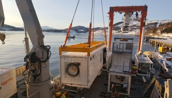 JFD participates in simulated submarine rescue operations as part of Exercise Northern Sun 2017.