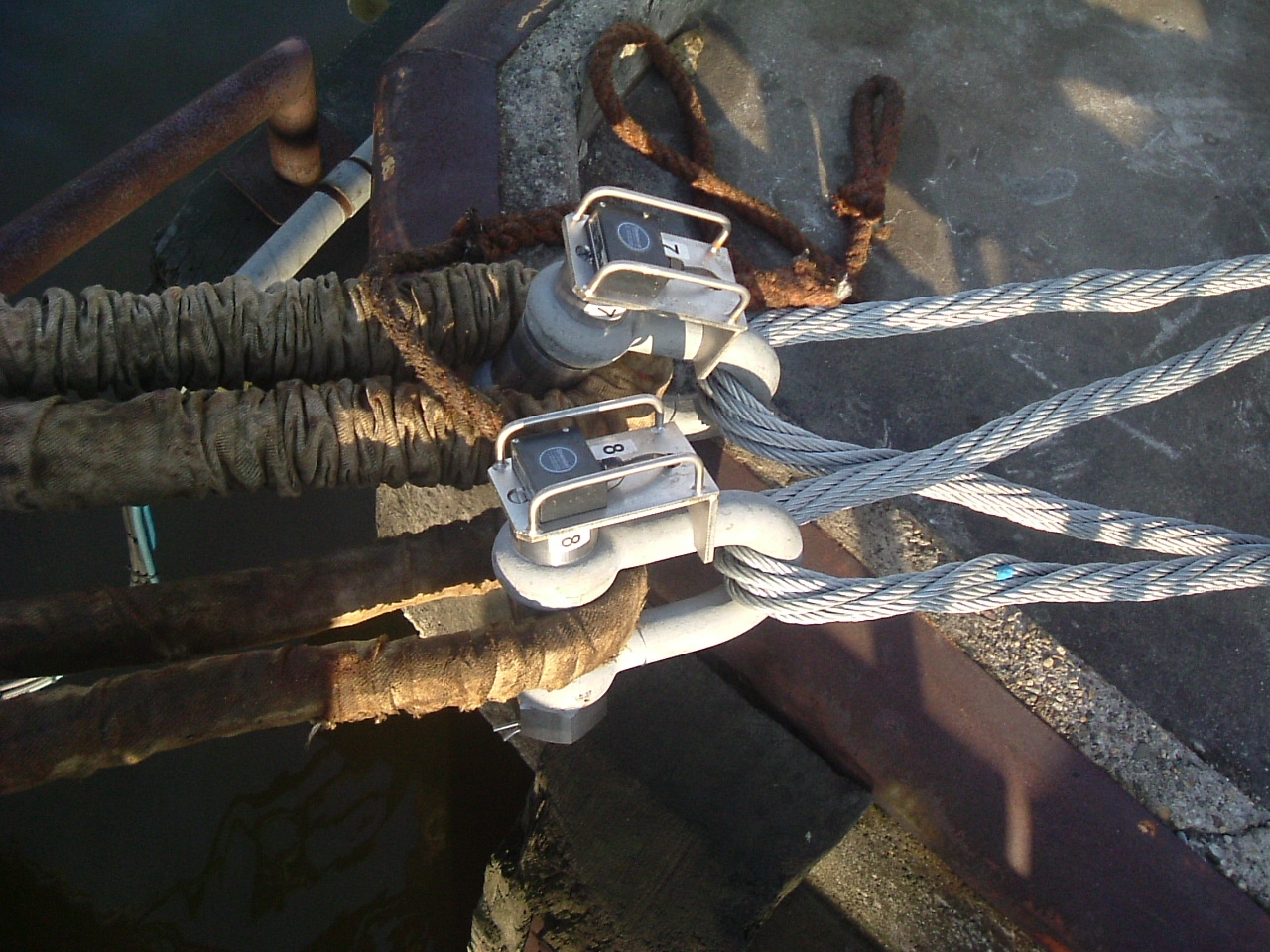 Strainstall supplies subsea load shackles for the Vigor Wave Energy Converter. 